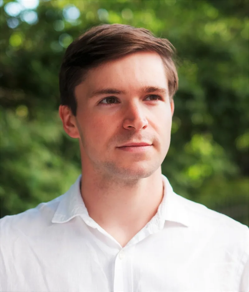 Headshot of author Rupert Dastur