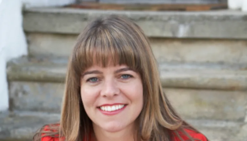 Headshot of author Claudia Hammond