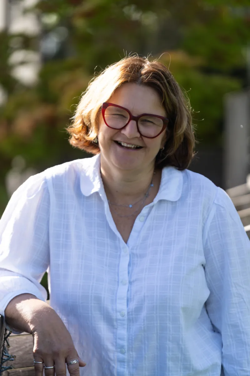 Headshot of author Tracy Bloom