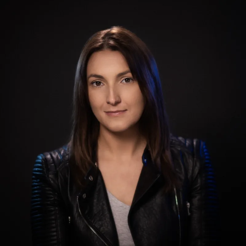 Headshot of author Laura Anthony