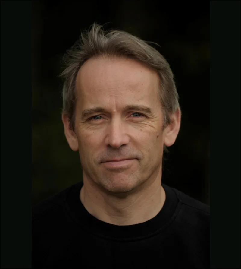 Headshot of author Jasper Fforde